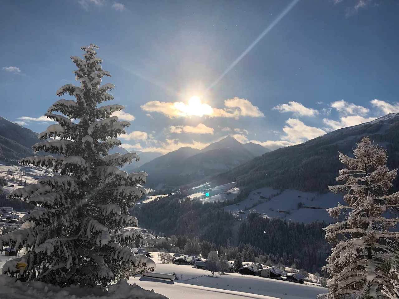 Appartement Rossalm - Sonnenaufgang über verschneiten Bergen